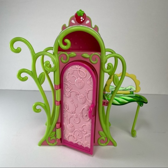 Strawberry Shortcake Wardrobe & 3 Dolls - Picture 10 of 16